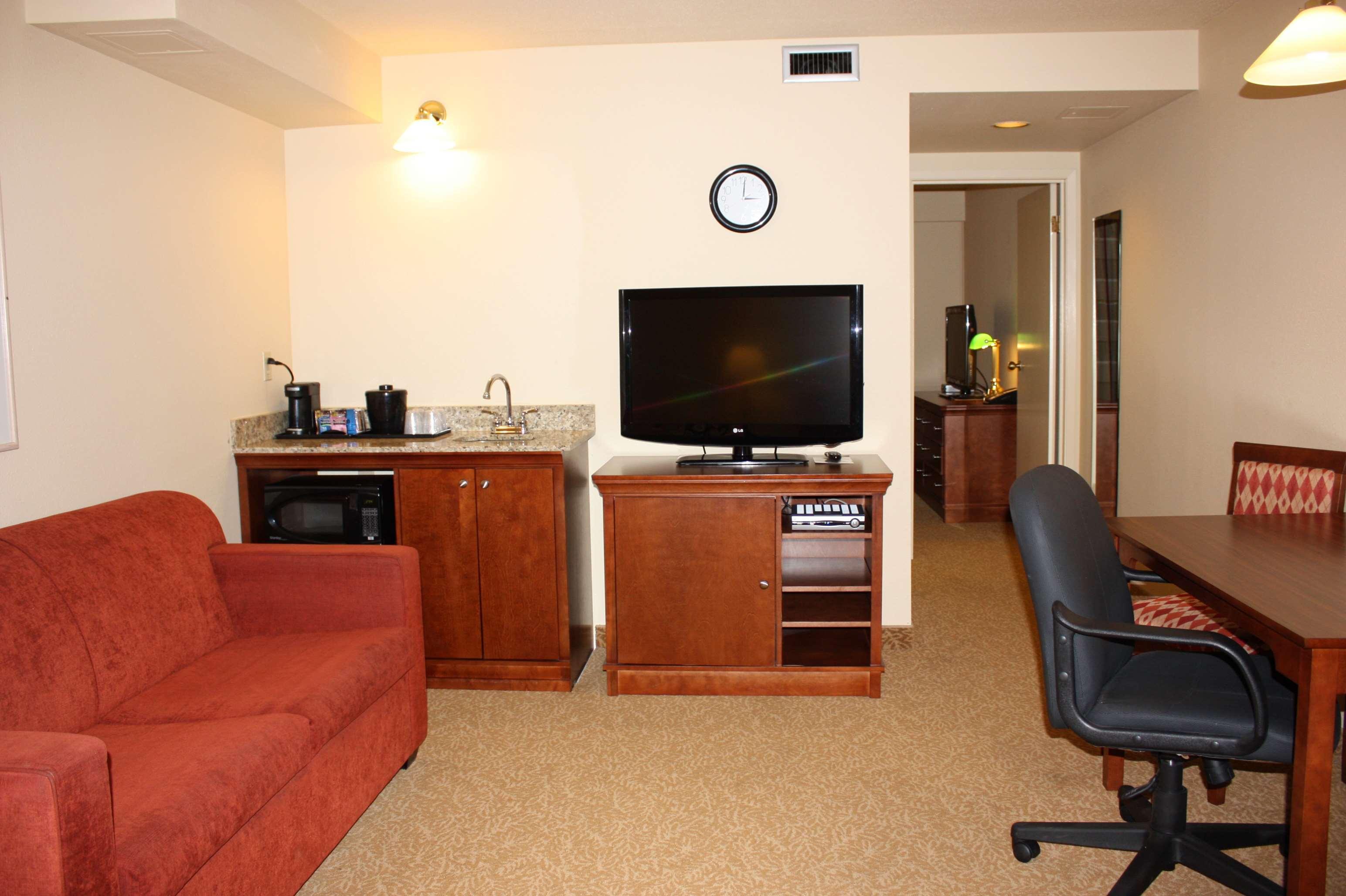 Travelodge Suites By Wyndham Regina - Eastgate Bay Exterior foto