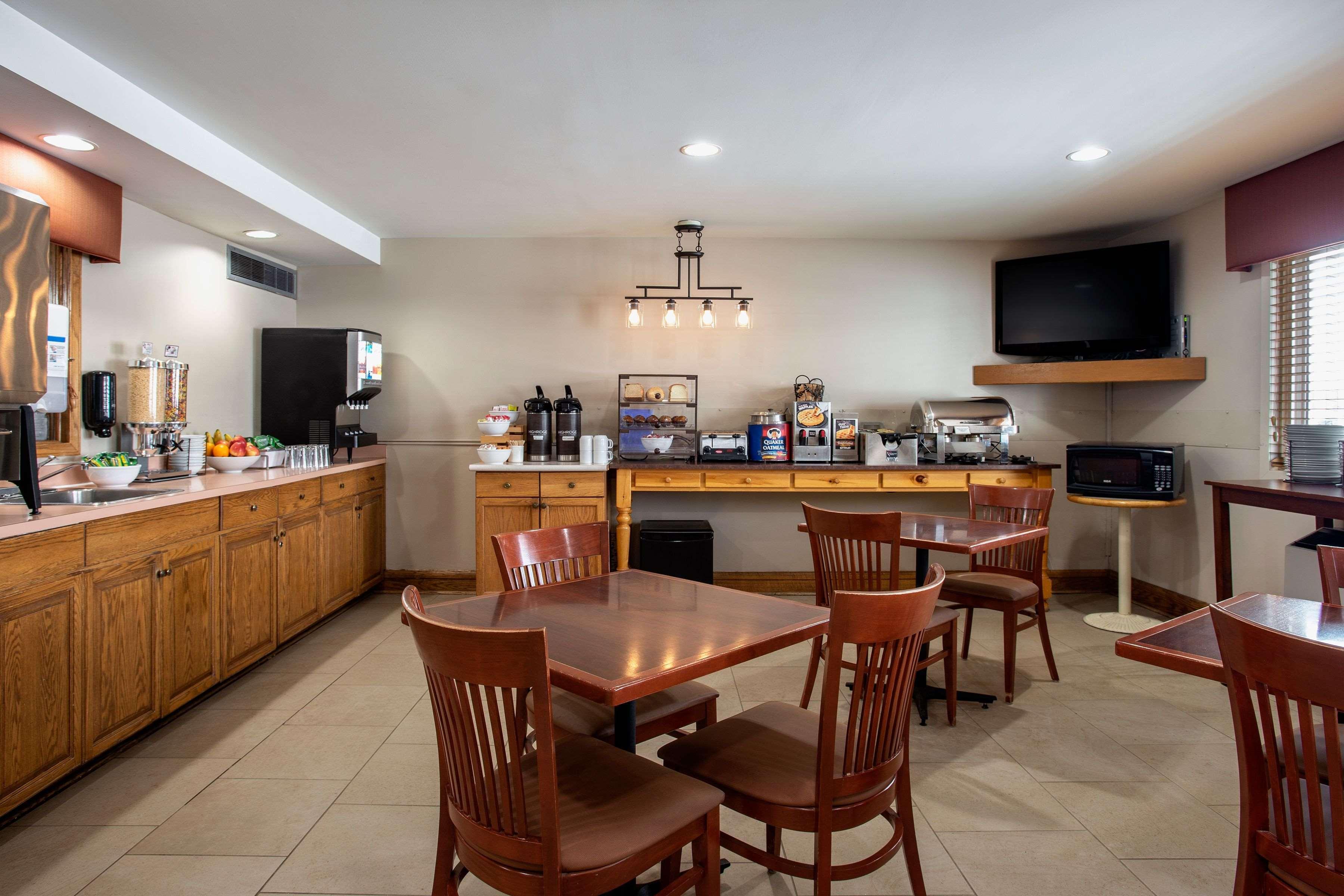 Travelodge Suites By Wyndham Regina - Eastgate Bay Exterior foto
